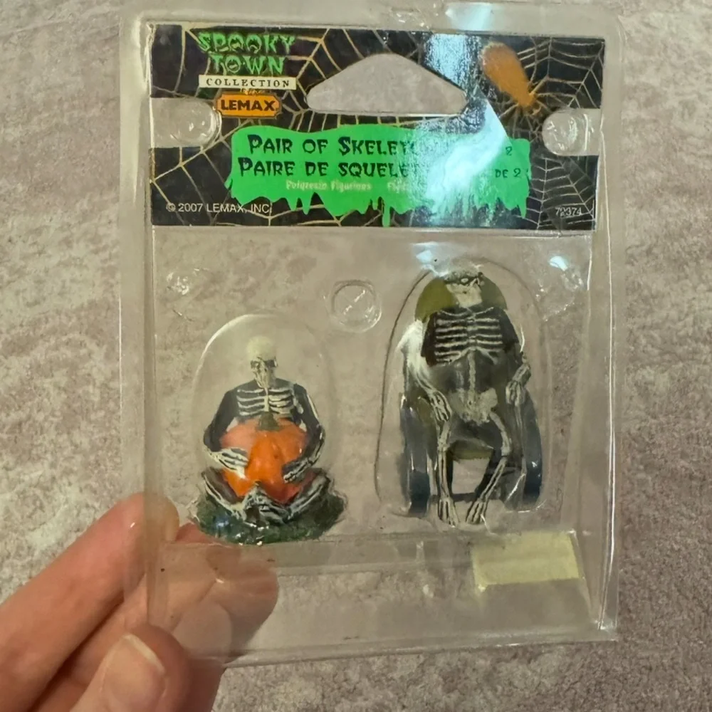 Lemax 2007 Spooky Town Pair Of Skeletons Halloween Village #72374 RARE
